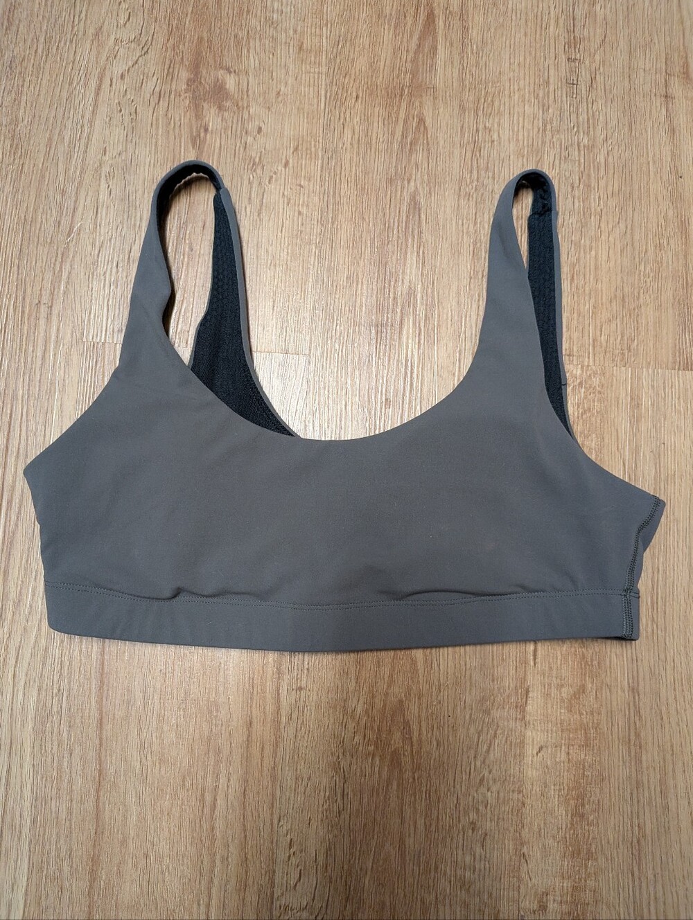Vuori Sports Bra Women’s L Khaki Gray Racerback Performance Activewear